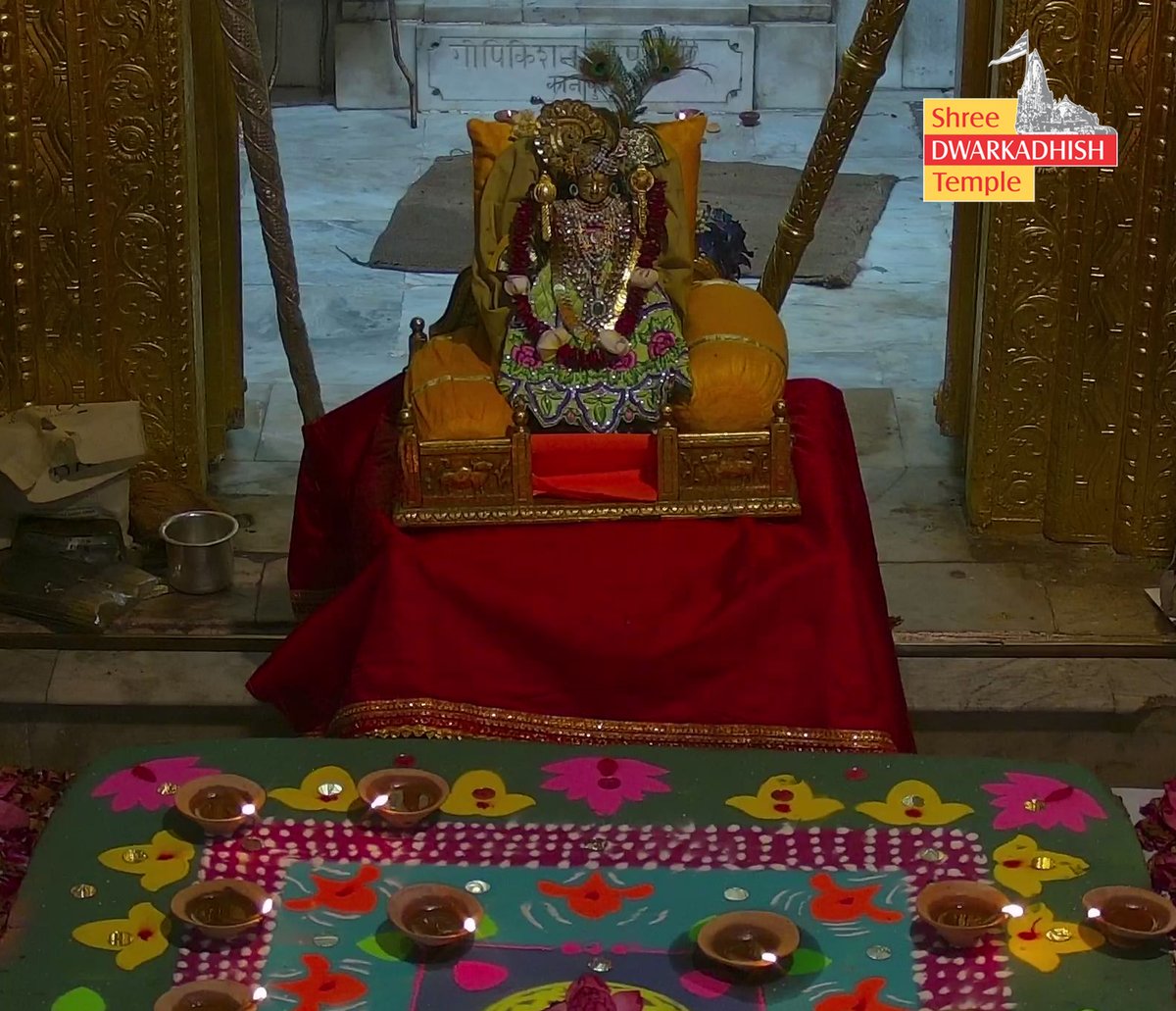 DwarkaOfficial's tweet photo. राजाधीराज द्वारीकाधीशजी के संध्या आरती एवं देव दीपावली उत्सव दर्शन 🙏🏻
श्री द्वारकाधीश मंदिर द्वारका,गुजरात
दिनांक :- 05/11/2025 बुधवार
#dwarka #sandhyaaarti #Devdipawali
#ShridwarikadhishmandirOfficial https://t.co/FL7ZvK5Upi