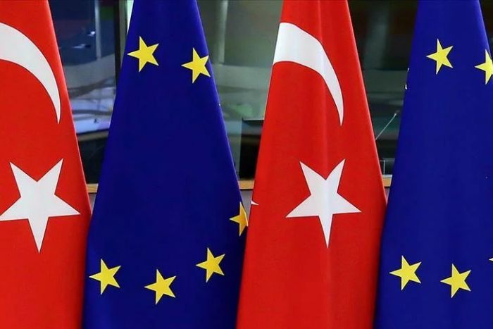 Avrupa Komisyonu Raporu: Gülen Hareketi terör örgütü değildir, AİHM kararları uygulanmalıdır 

 buff.ly/YxjLnXr