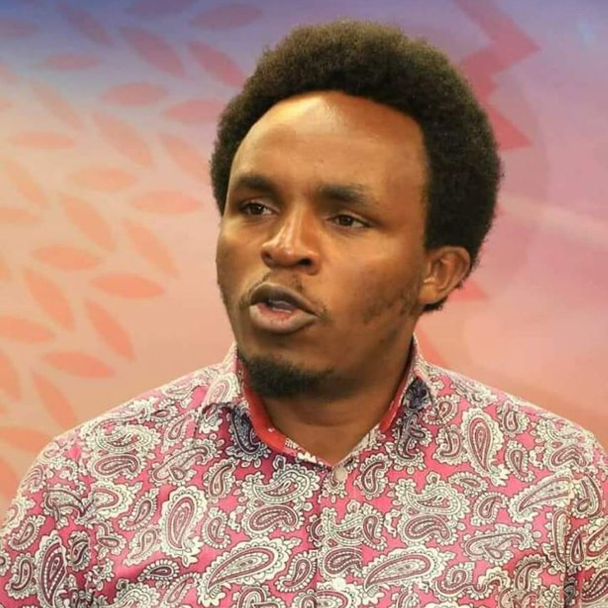 This is Zachariah Kunuthia, a young man who at the tender age of 32, was handpicked by Uhuru Kenyatta from a keg joint and made a CAS for Sports, but acted as Prof. Magoha’s sidekick. During that time, CASs behaved like mini-presidents, even PSs used to salute them like traffic