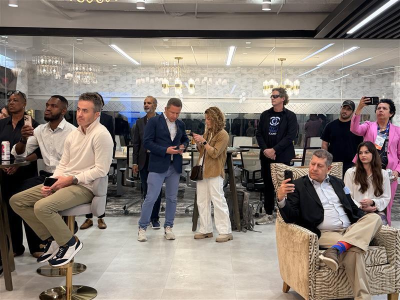 Questworkspaces's tweet image. We were honored to host Gradible X Sivad Pitch Night: Empowering Minority Founders in Sustainability &amp;amp; Innovation at our Miami Tower center led by the amazing Yadira Diaz &amp;amp; Lenie Davis
@gradible @downtownmia @fsmsbc
 
#QuestWorkspaces