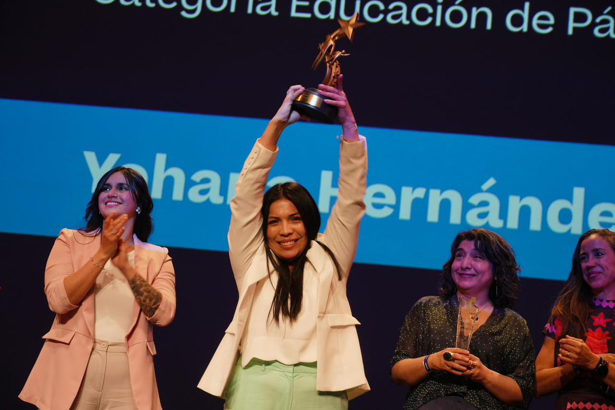 ✨ Yohana Hernández, educadora de párvulos del jardín infantil Frutillita del <a href="/edu_llanquihue/">Servicio Local de Educación Pública Llanquihue</a> en Frutillar, recibió el Global Teacher Prize Chile 2025, reconocimiento internacional a la labor educativa.
(1/3)