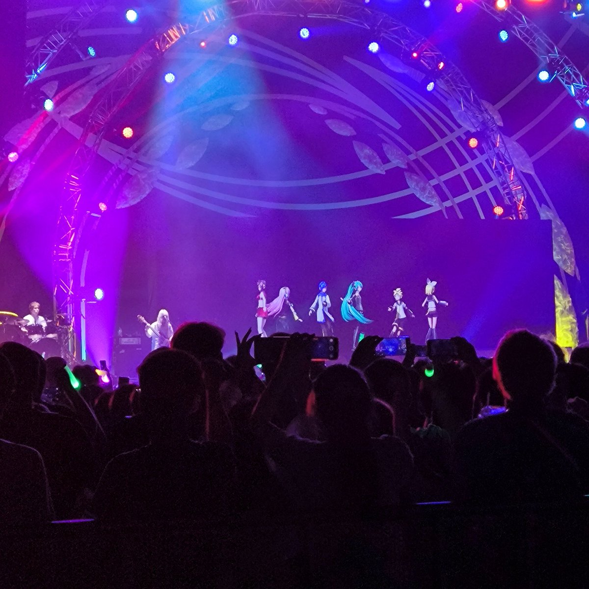 จบคอนแล้วว รอมาเป็นสิบปี จนคิดว่าจะไม่มีโอกาสดูในไทยแล้ว ขอบคุณจริงๆที่มา 😺 หวังว่าปีหน้าๆจะได้มาดูเรื่อยๆนะ #MIKUEXPO2025