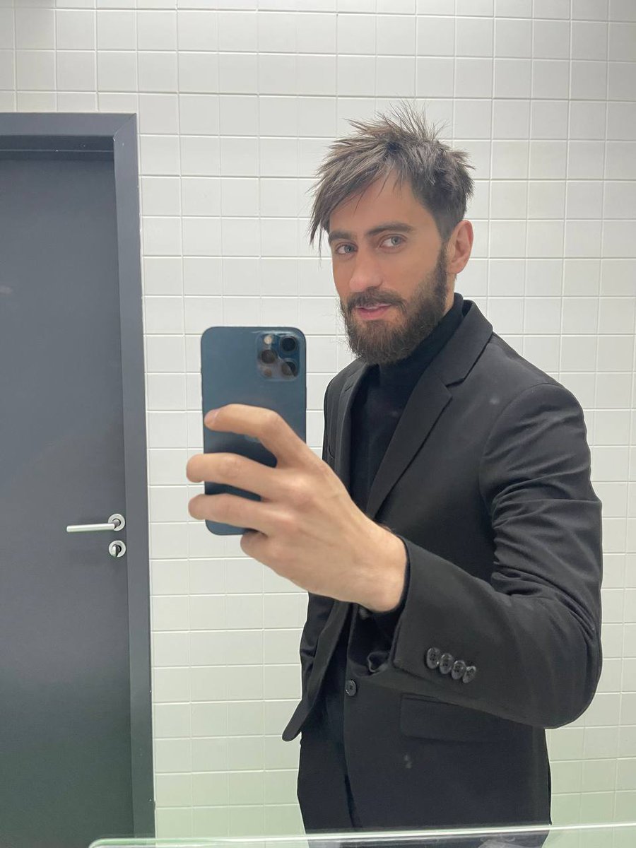 Эта причёска и борода делают со мной страшные вещи

#ОлегВолков #мги