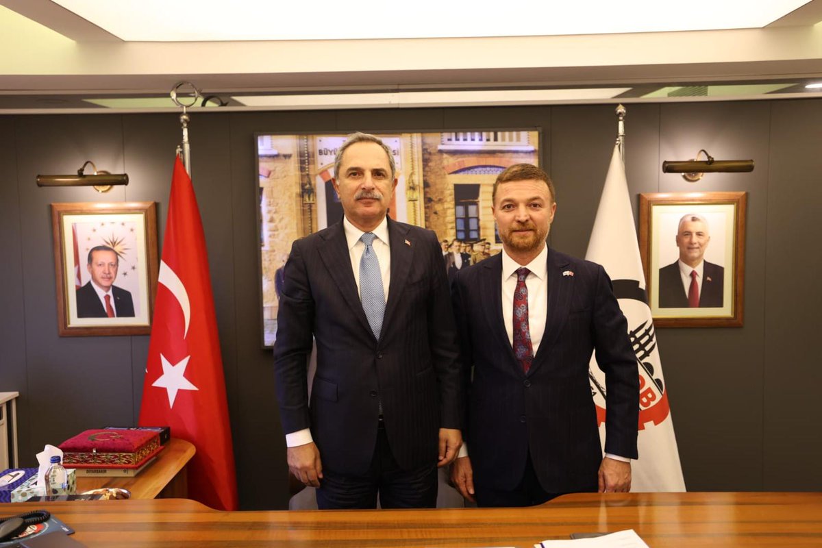 TOBFED Başkanı Sayın Serkan Bakırtaş,
İstanbul Esnaf ve Sanatkârlar Odaları Birliği Başkanı ve İstanbul Pazarcılar Esnaf Odası Başkanı Sayın Mesut Şengün’ü makamında ziyaret etti.

Yeni görevi dolayısıyla Sayın Şengün’ü tebrik eden Bakırtaş,
sektörün gelişimi, esnaf teşkilatları