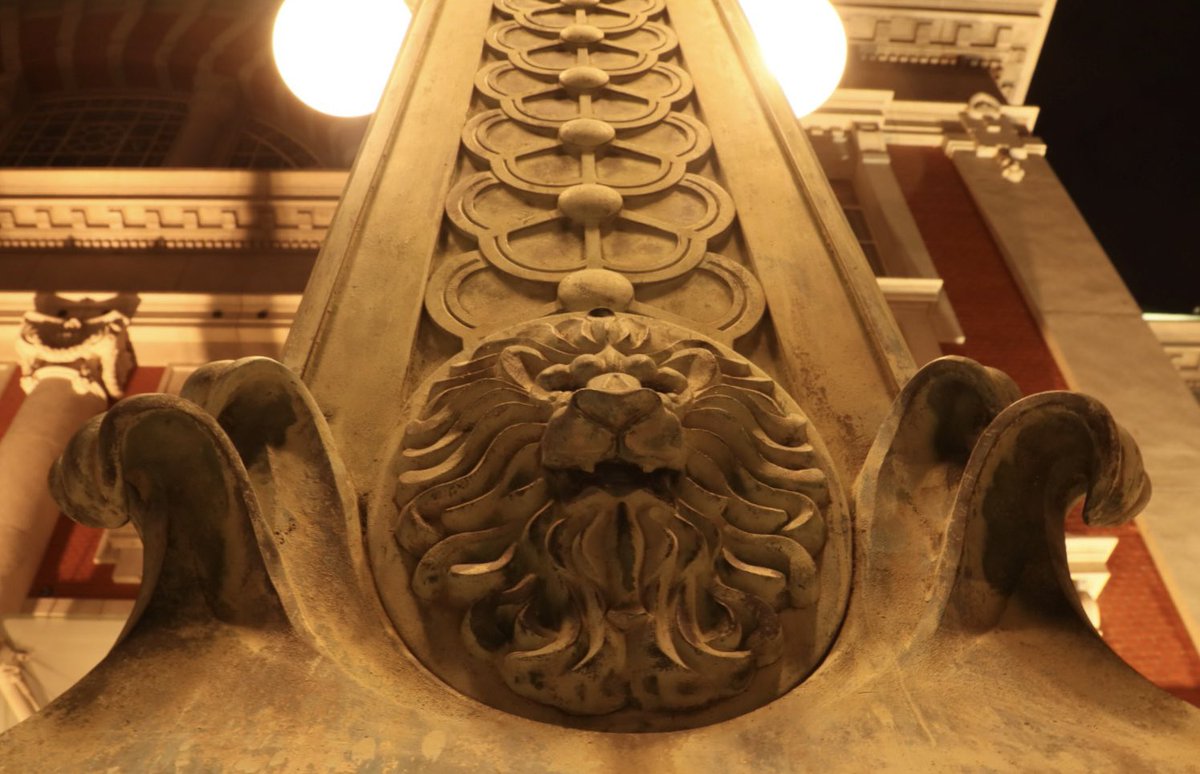 nyuushibou's tweet image. 大阪、他にも素敵な建築が結構残ってるみたいなんだけど、よく空襲で燃えなかったな…
他のも色々見てみたい