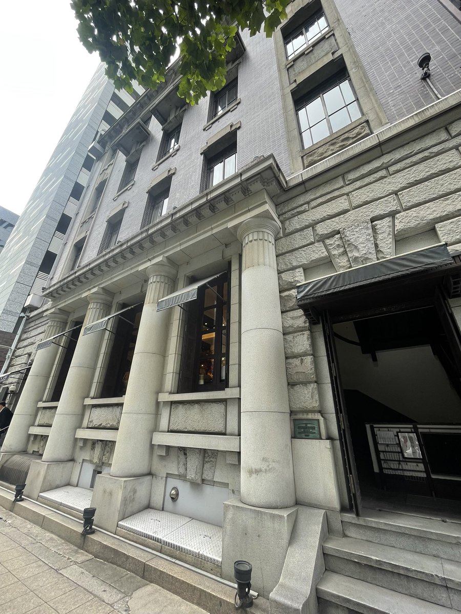 nyuushibou's tweet image. 大阪、他にも素敵な建築が結構残ってるみたいなんだけど、よく空襲で燃えなかったな…
他のも色々見てみたい