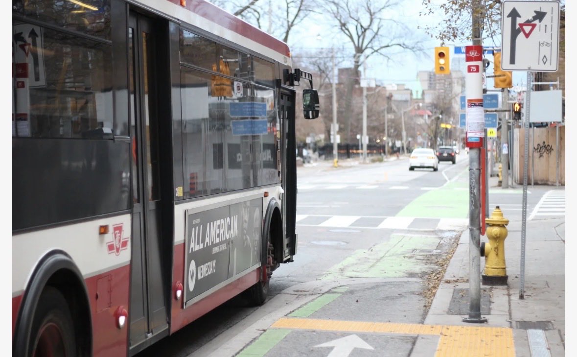 TrafficServices's tweet image. #DowntownRushHour - something observed too often are drivers stopping in @TTChelps bus or streetcar spaces.  Leave #TTC Stops for buses/steeetcars - too often drivers pull into bus stops to wait for a friend, pick something up or as a ride share. Even a quick stop blocks the