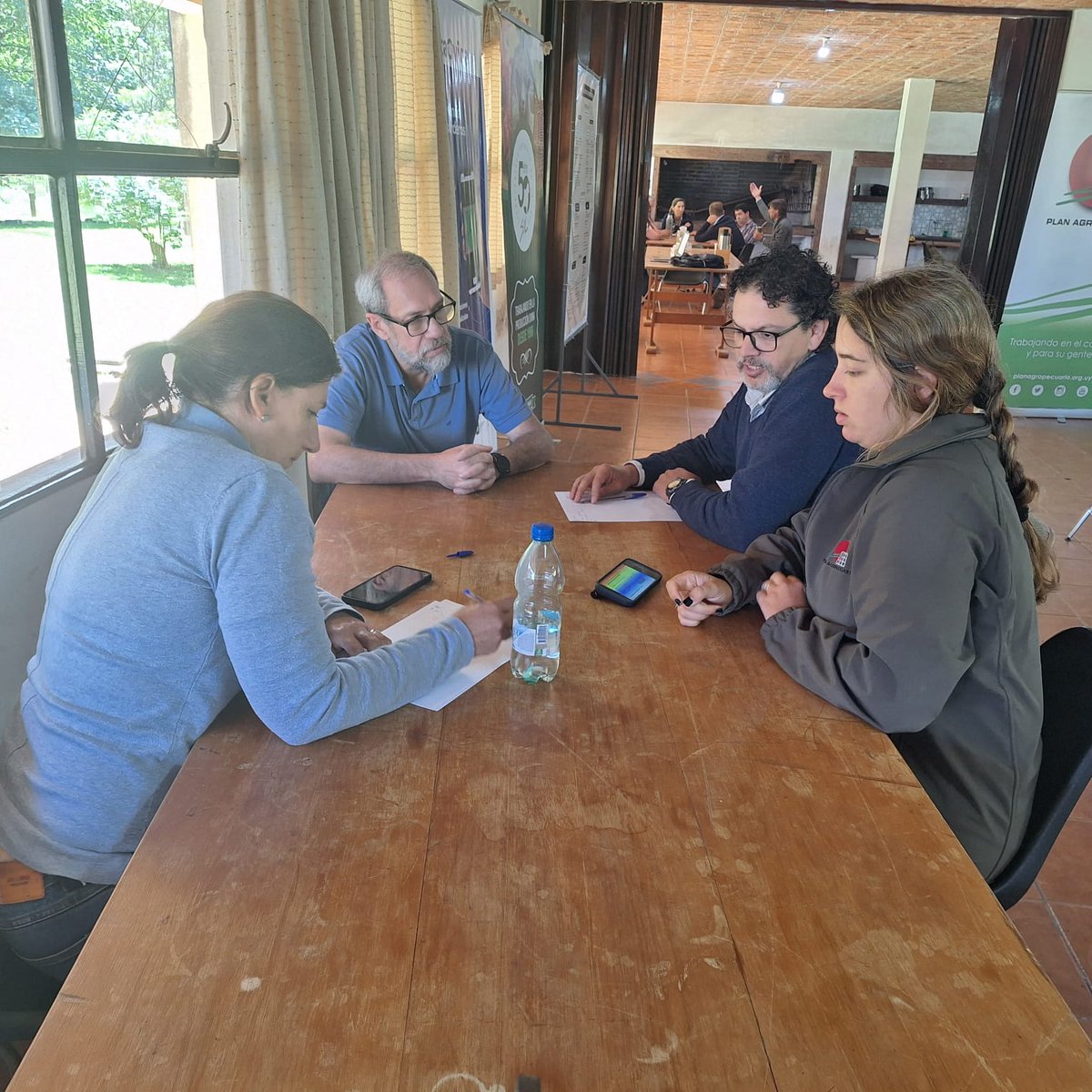 PlanAgro's tweet photo. @SUL_uy @MGAPUruguay @santisca83 @cmolina411 @JosIgnacio0406 @mlarranaganieto @MicheRamosP @manueladetorres @maria_zorrilla @paulinaaltieri #Ahora en📌CIEDAG

✔️ Diseño del trabajo anual, conforme a los requerimientos de #PROCRÍA, por parte del equipo técnico del Plan Agropecuario

#Planificación #TrabajoAnual #EquipoTécnico @guaymiranbone13  #PlanAgro https://t.co/3cNNZ0md9T