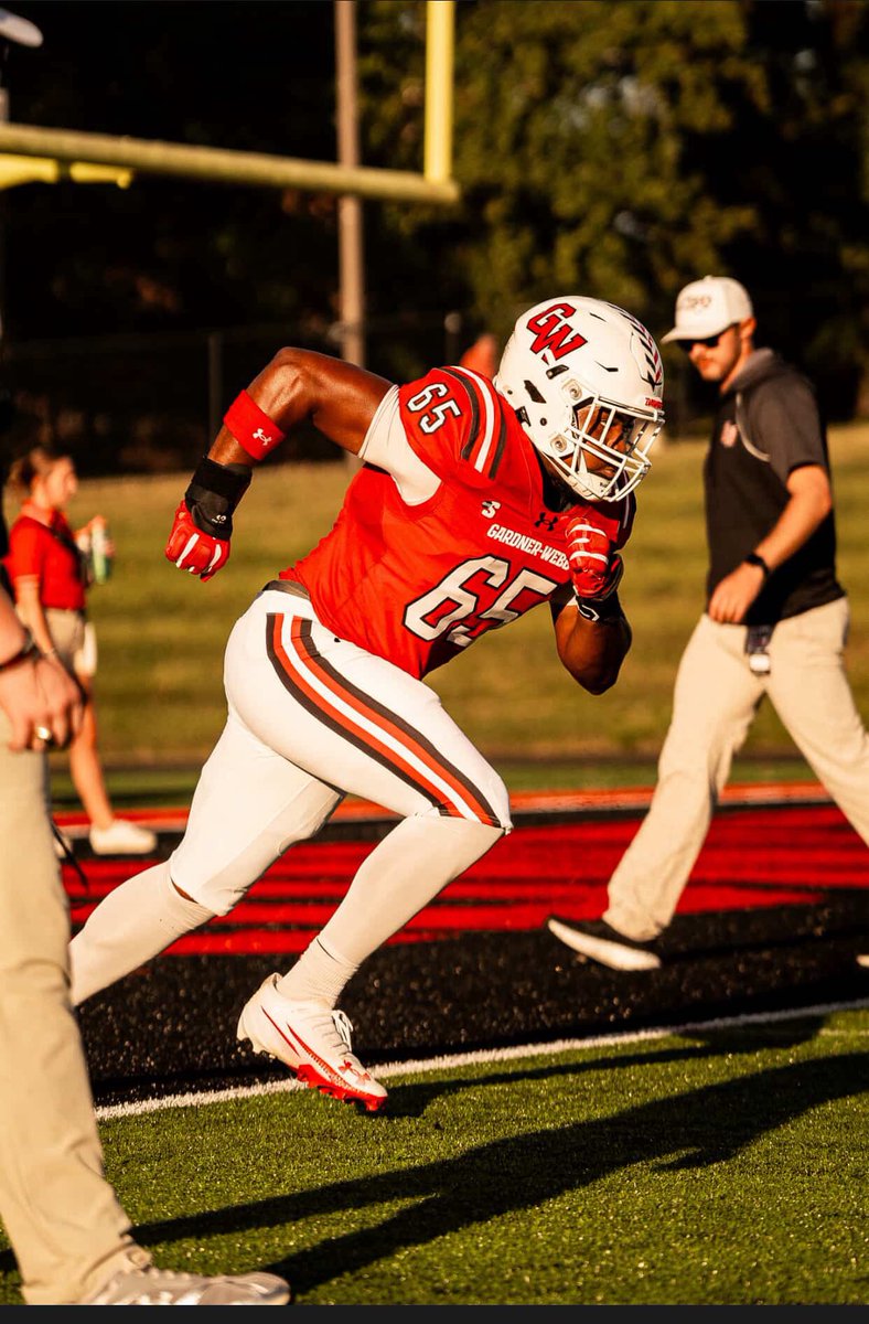FoxCreekFB's tweet photo. 🏈 Alumni Spotlight 🏈
Shoutout to Zion Felton — from dominating Friday nights at Fox Creek High School to balling out at Gardner-Webb University!
Your Creek football family is proud — keep grinding and working hard on the big stage! 
#CreekvsTHEM‼️
#GoCreek🦊 https://t.co/TB57elY52C