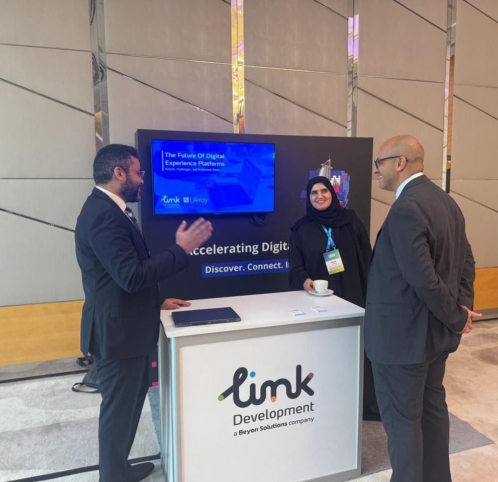 linkdevelopment's tweet image. What an incredible summit in Dubai today! 

The Liferay Customer Summit at the Hilton Palm Dubai Jumeirah brought together UAE&apos;s digital innovators for an unforgettable day of collaboration and learning.
A special highlight: our partnership success story with the Ministry of…