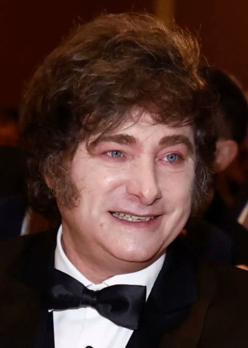 Hoy 5 de noviembre es el Día Internacional del Payaso, y es justo saludar a Javier Milei y a toda su troupe cipaya. No es gracioso ni agradable, no quiere a los niños y tampoco tiene talento, pero es el bufón favorito de EEUU e Israel.