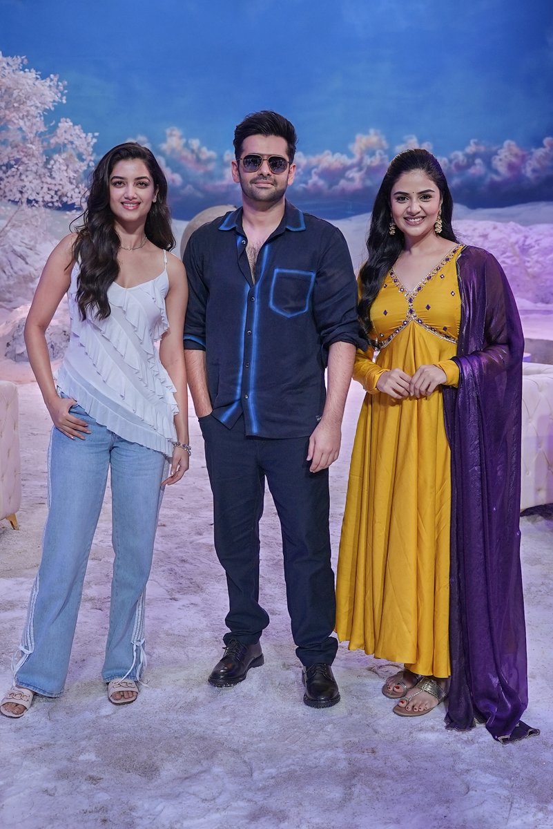 MythriOfficial's tweet photo. Our 'Sagar' & 'Mahalaxmi' talk about #AndhraKingTaluka in a fun, unfiltered conversation with @MukhiSree ✨

Interview from the sets of #ChinniGundelo, out very soon ❤️‍🔥

#AndhraKingTaluka GRAND RELEASE WORLDWIDE ON NOVEMBER 28th.

#AKTonNOV28
Energetic Star @ramsayz @nimmaupendra #BhagyashriBorse @filmymahesh @MythriOfficial @iamviveksiva @mervinjsolomon @siddnunidop @george_dop @sreekar_prasad @artkolla #BhushanKumar #KrishanKumar @ShivChanana @neerajkalyan_24 #HariTummala @RKDStudios @TSeries @tseriessouth @PrathyangiraUS #RAPO