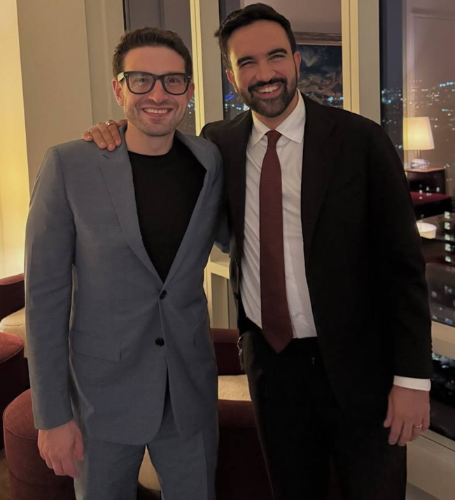 Povej mi, kdo so tvoji prijatelji, in povedal ti bom, kdo si.
V Iranu so navdušeni nad izvolitvijo islamista.