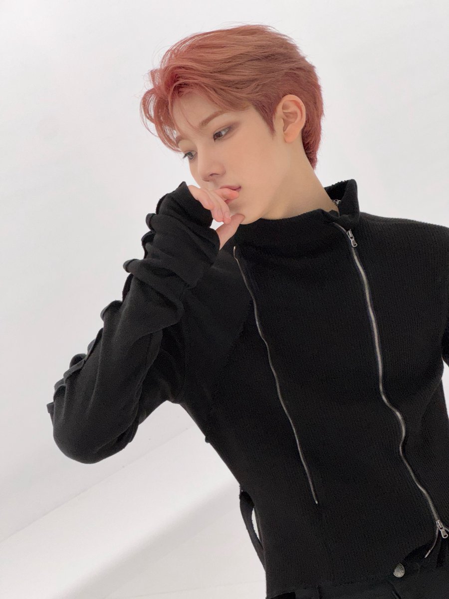 official_arrc's tweet image. [#vitaminAndy]
Looking good ngl🙈

#ARrC #아크 
#ANDY #앤디