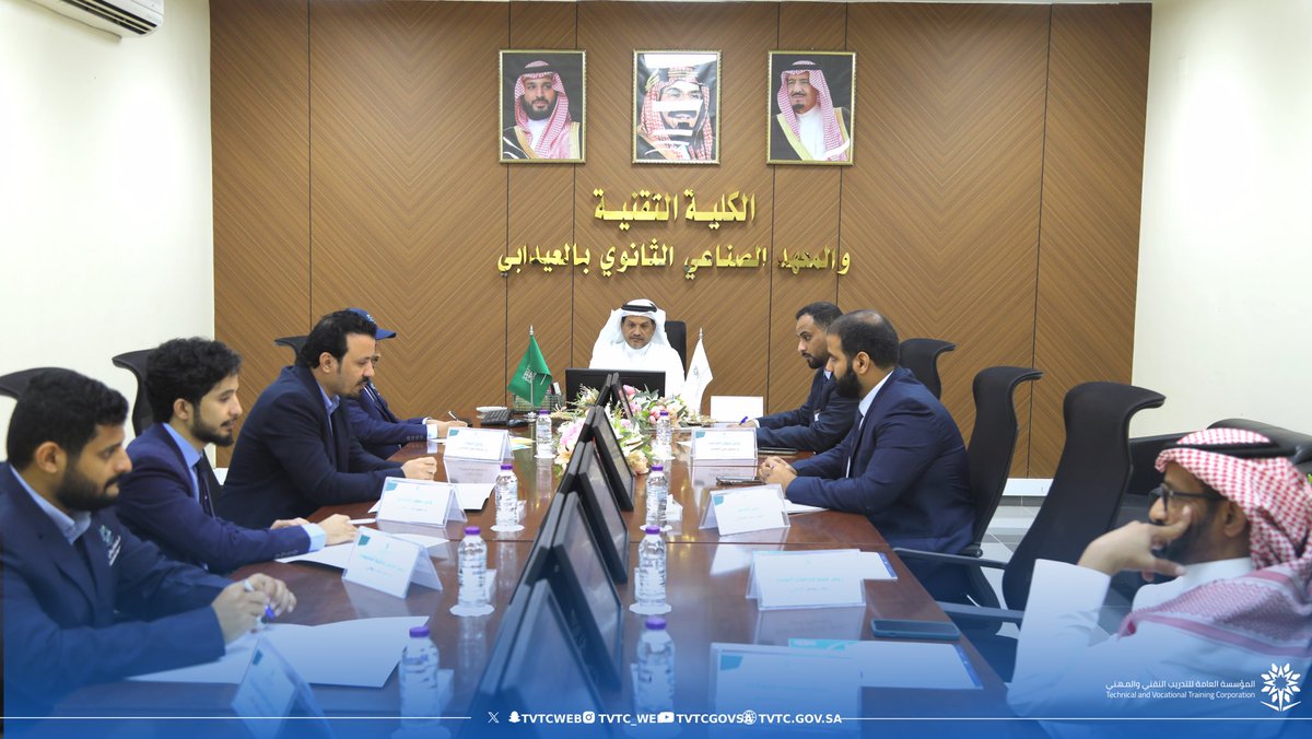 TVTC_JZ's tweet photo. الكلية التقنية والمعهد الصناعي الثانوي بالعيدابي|

📸| تغطية

 جانب من اجتماع فريق التدقيق الداخلي لمتابعة اعمال التدقيق الذاتي لتطبيق نظام التدريب.

#التدريب_التقني_بجازان
#التدريب_التقني https://t.co/nkBnP4ffIH