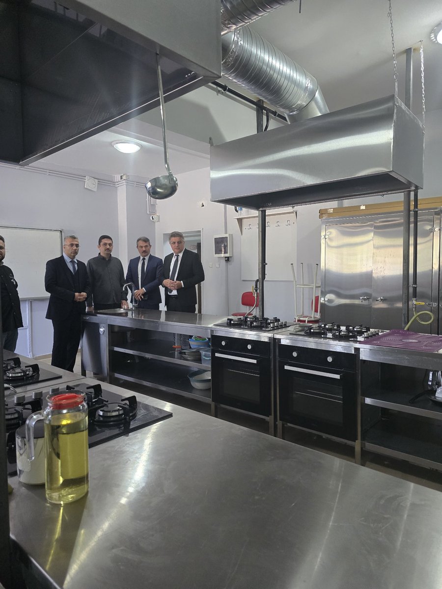 📍 İl Milli Eğitim Müdürümüz Dr. Murat AĞAR’dan Okul Ziyaretleri
İl Milli Eğitim Müdürümüz Dr. Murat AĞAR, ilçemizdeki Şehit Recep Şahin Turizm Mesleki ve Teknik Anadolu lisesini ziyaret ederek eğitim faaliyetlerini yerinde inceledi.
📚 #EğitimdeBirlikteGüçlüyüz
 @samsunilmem55