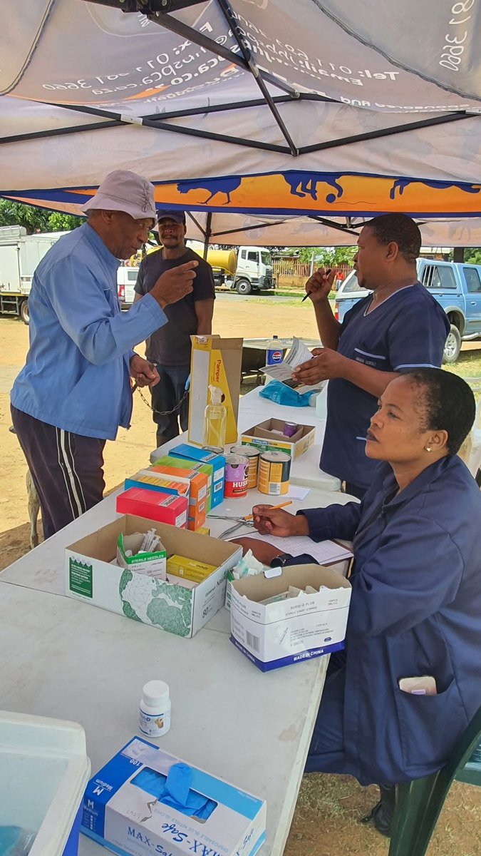 The #JSPCA team recently undertook some community outreach at Colorado Park in Riverlea - all animals received rabies shots, vaccinations, deworming and flea dip baths - it was wonderful to see so many happy animals - we will be back in Colorado Park on 11 Nov from 9-1.