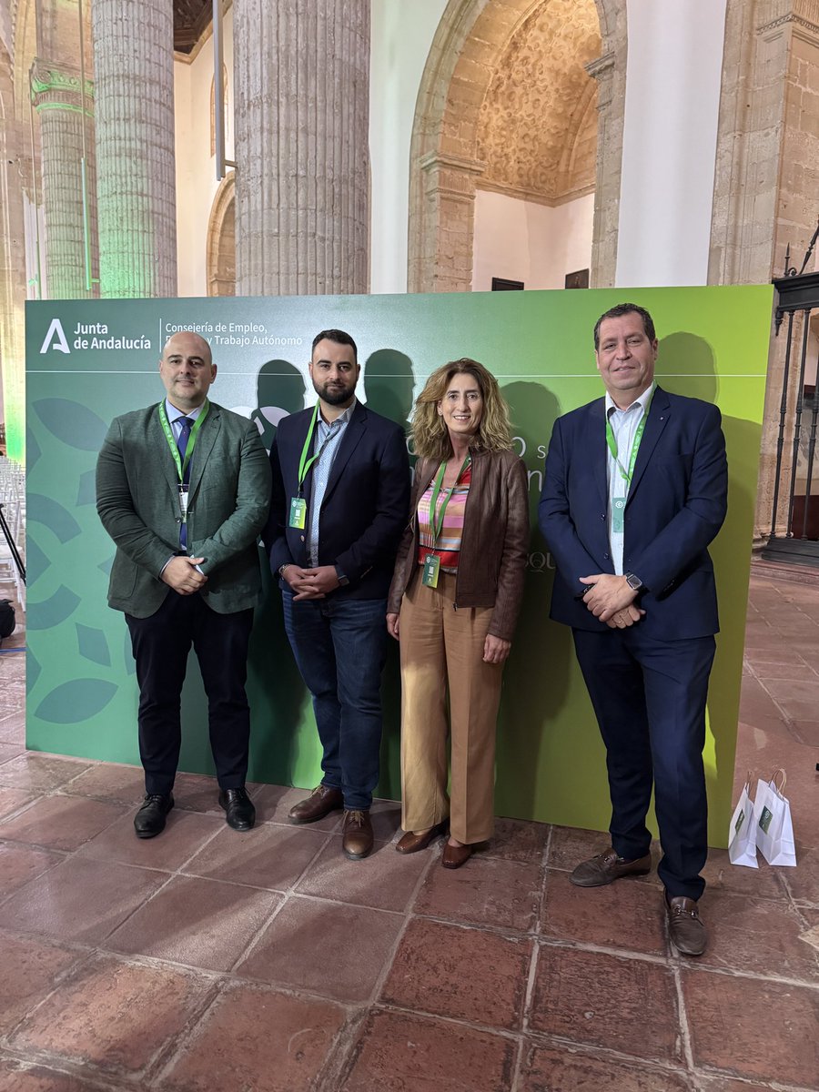 alb_rado's tweet image. Asisto en Antequera al II Encuentro de Comercio de Andalucía, impulsado por la @AndaluciaJunta.

Un espacio para fortalecer el #ComercioLocal y avanzar hacia una #Andalucía más conectada y competitiva.

#AndalucíaEnCadaEsquina #TorreDelMar #VélezMálaga