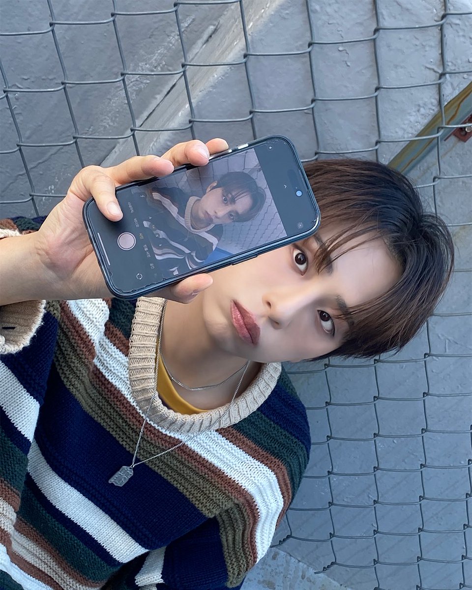 [New Dawn] MV Behind Archive - 01

희미한 어둠 속 꿈의 방향이 되어

#김시훈 #New_Dawn #Journey 
#KIMSIHUN #キムシフン