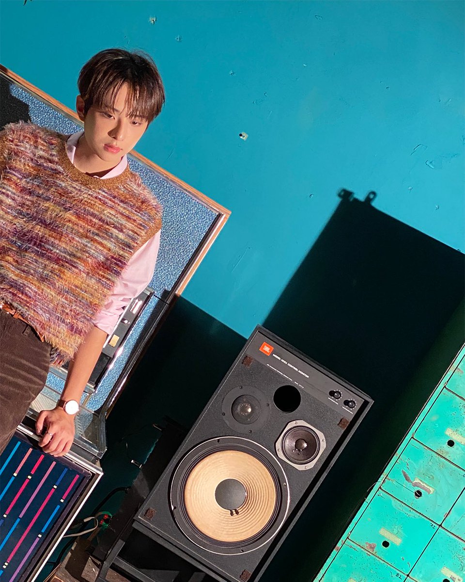 sihun_official's tweet photo. [New Dawn] MV Behind Archive - 01

희미한 어둠 속 꿈의 방향이 되어

#김시훈 #New_Dawn #Journey 
#KIMSIHUN #キムシフン https://t.co/AtMq4K3sUA