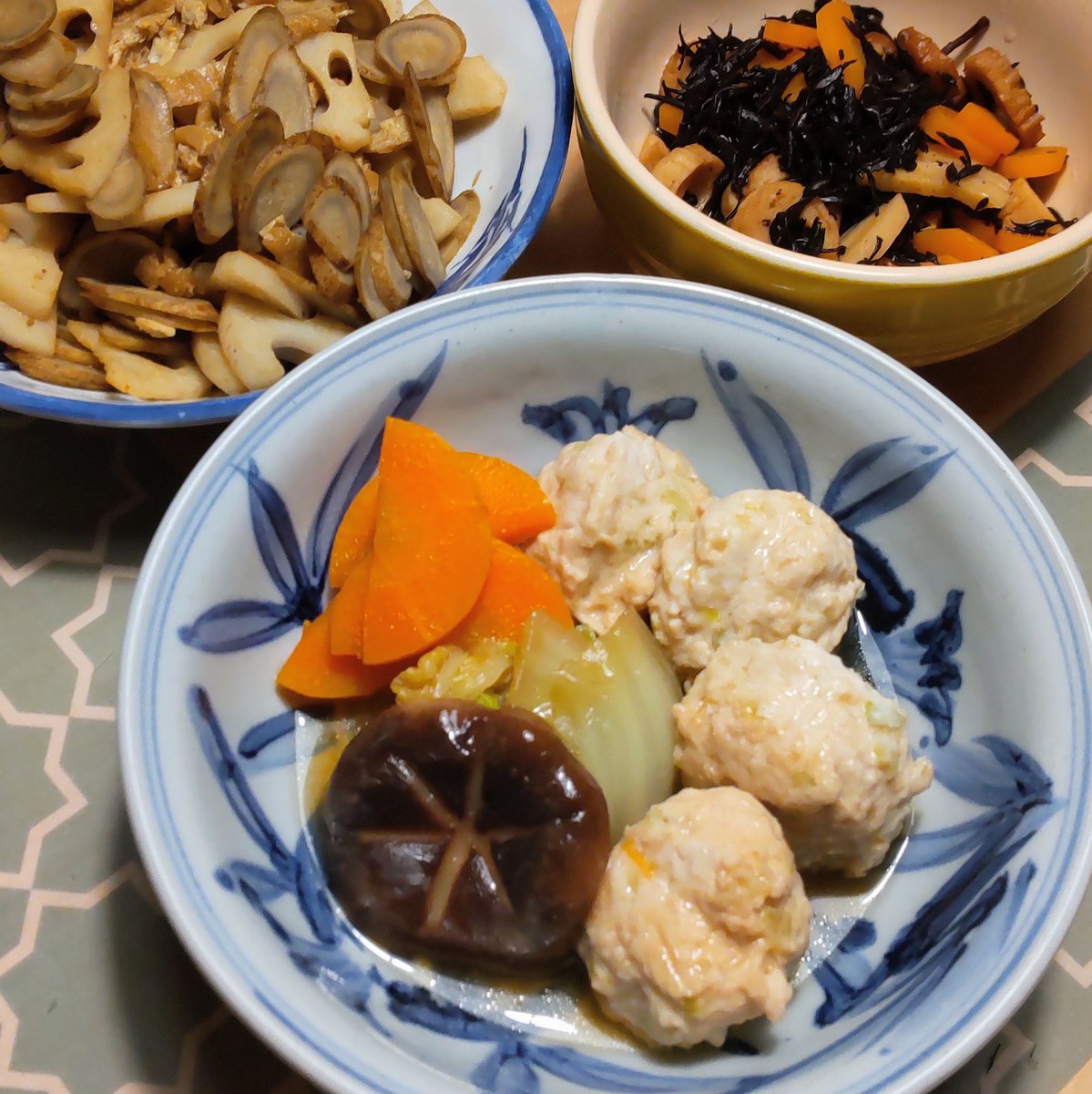 おゆはん!
自家製鶏つくねの煮物
ごぼうと蓮根のきんぴら
残り物のひじき煮