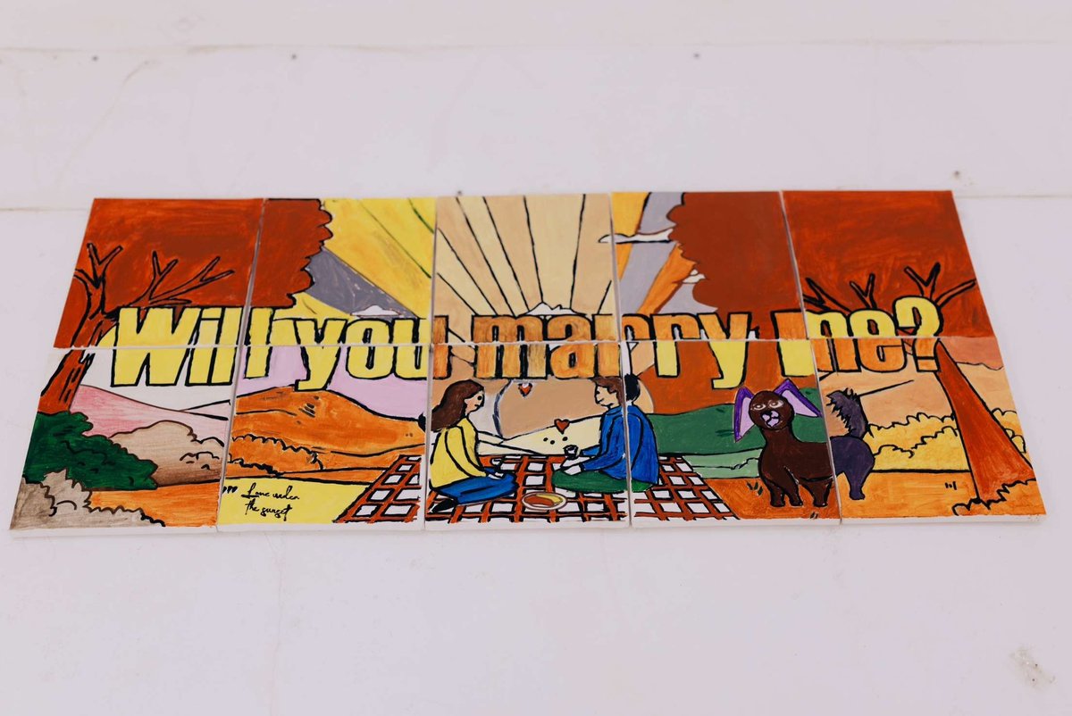 CynthiaNomso02's tweet image. You guyysss 🥹🥹
I just saw the cutest proposal!! 

The guy invited the girl and their friends to a sip and paint session and when they were done, he put together all the canvases together and it spelt out “Will you marry me” and a picture of a couple on a picnic. 🥹❤️