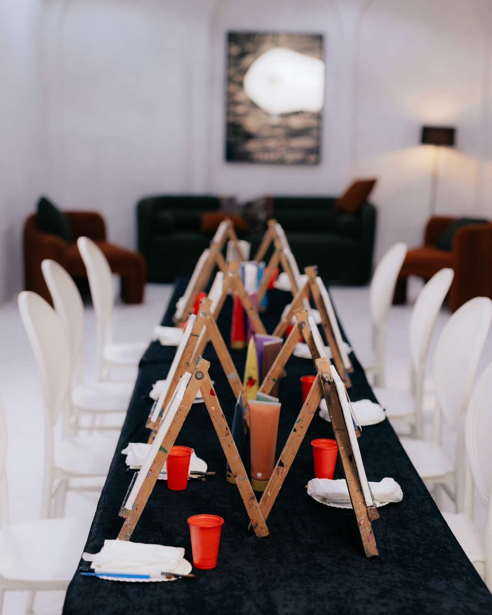 CynthiaNomso02's tweet image. You guyysss 🥹🥹
I just saw the cutest proposal!! 

The guy invited the girl and their friends to a sip and paint session and when they were done, he put together all the canvases together and it spelt out “Will you marry me” and a picture of a couple on a picnic. 🥹❤️