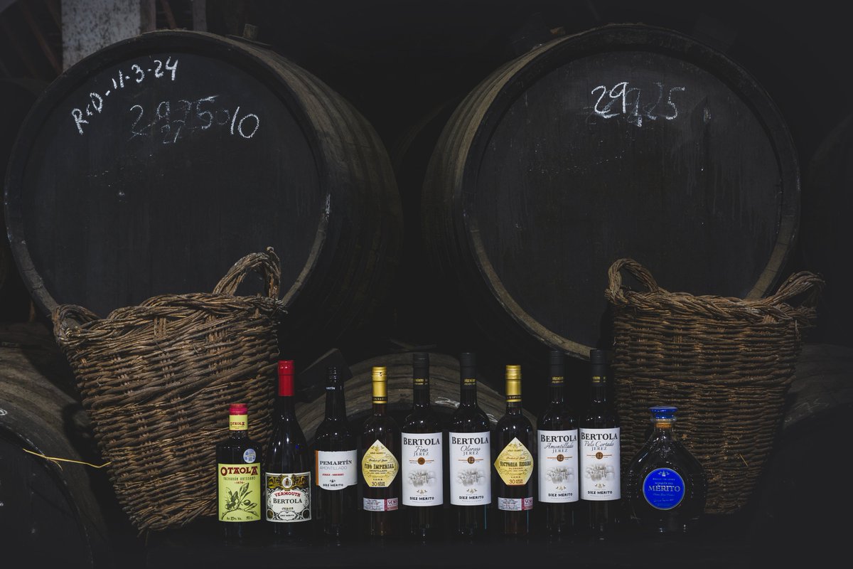 No están todos los que son… pero con estos ya se puede brindar a gusto. 🍷

Botellas que hablan del tiempo, del trabajo y de la memoria de nuestras bodegas.

#DíezMérito #Jerez #VinosQueHablan