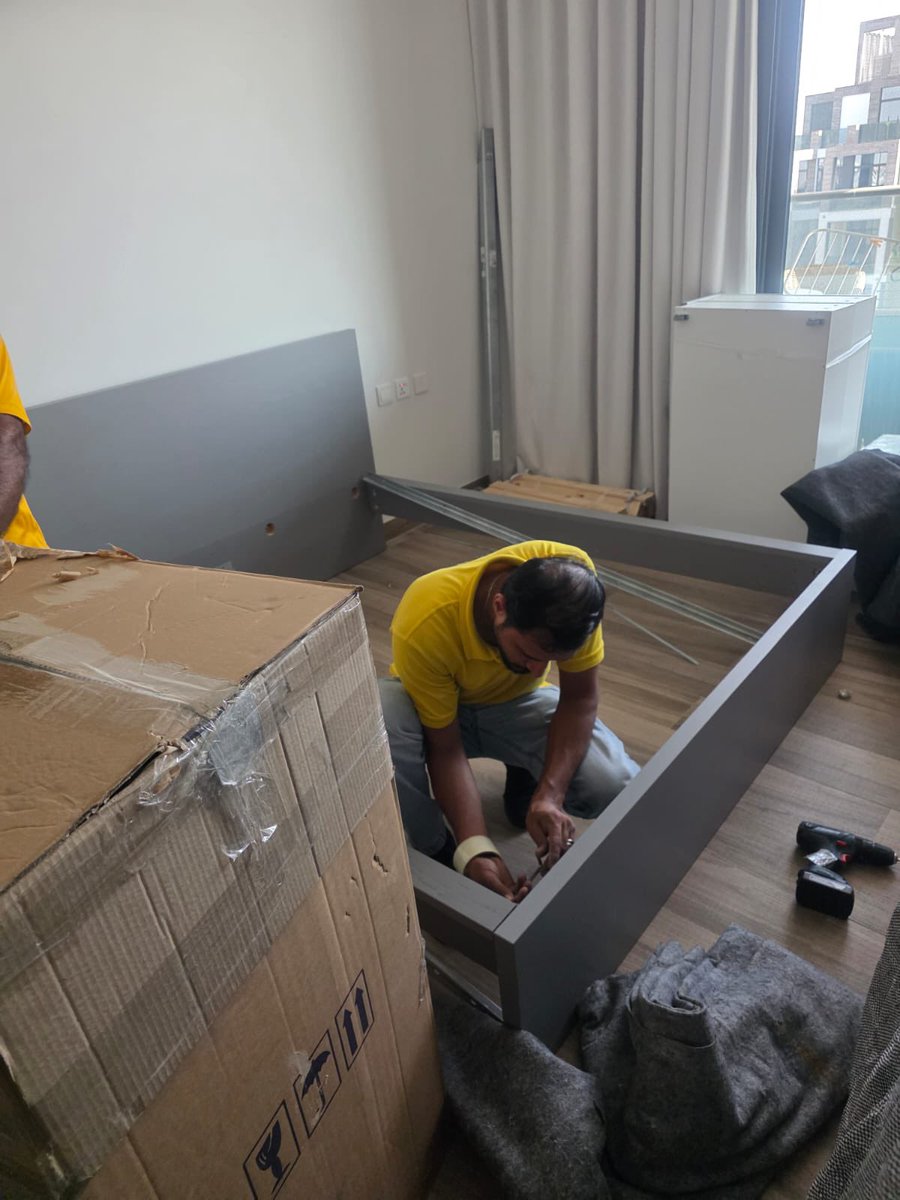 ✅PROFESSIONAL UAE MOVERS 
✅UAE MOVING COMPANY 
✅RELOCATION SERVICES 
✅PICK UP AND DROP OFF DELIVERY 
✅STORAGE UNIT 
✅DEEP CLEANING 
✅WALL PAINTING 

Call &amp; WhatsApp: 0523426899