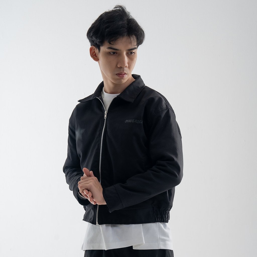 JanissRin's tweet image. Jaket Black Work Jacket Boxy - vibes-nya Korean street style, potongan boxy bikin look kita lebih tegas dan modern.

Link shopee 👇 
🛒s.shopee.co.id/40YSwghrD2

 #WorkJacket #StreetwearIndonesia  #OutfitHarianCowok #OOTDMen #JaketPria #FYP