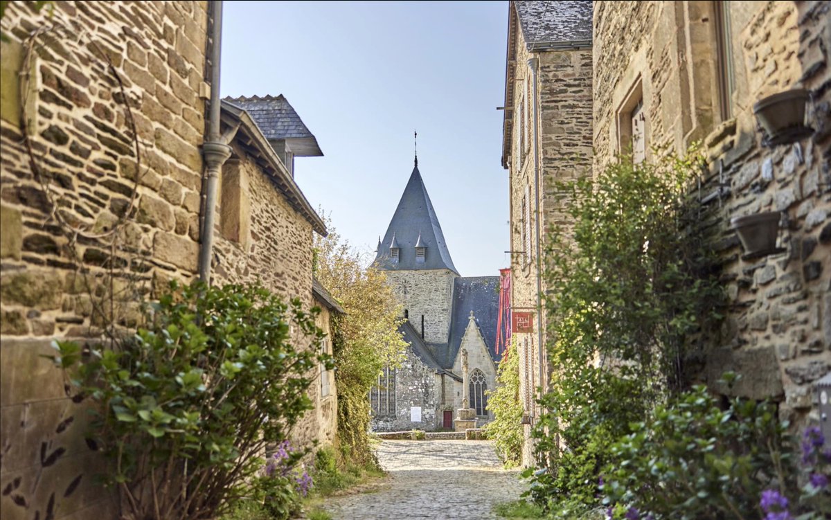 🌸 ¿El pueblo más bonito de #Francia? 💕

🏰 Calles empedradas, casas de cuento y flores por todas partes: así es Rochefort-en-Terre.

📍 Te cuento cómo llegar, qué ver y por qué te va a enamorar #rochefortenterre

💁🏻‍♀️ Descúbrelo aquí 👉🏻 bit.ly/Ver_Rochefort-…