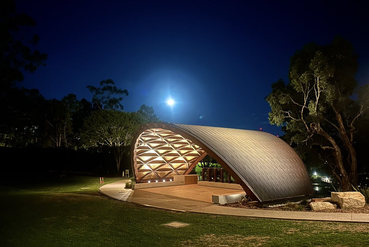 WolframJoy's tweet image. Full moon over The University of Queensland campus tonight #Brisbane #Australia @UQ_News