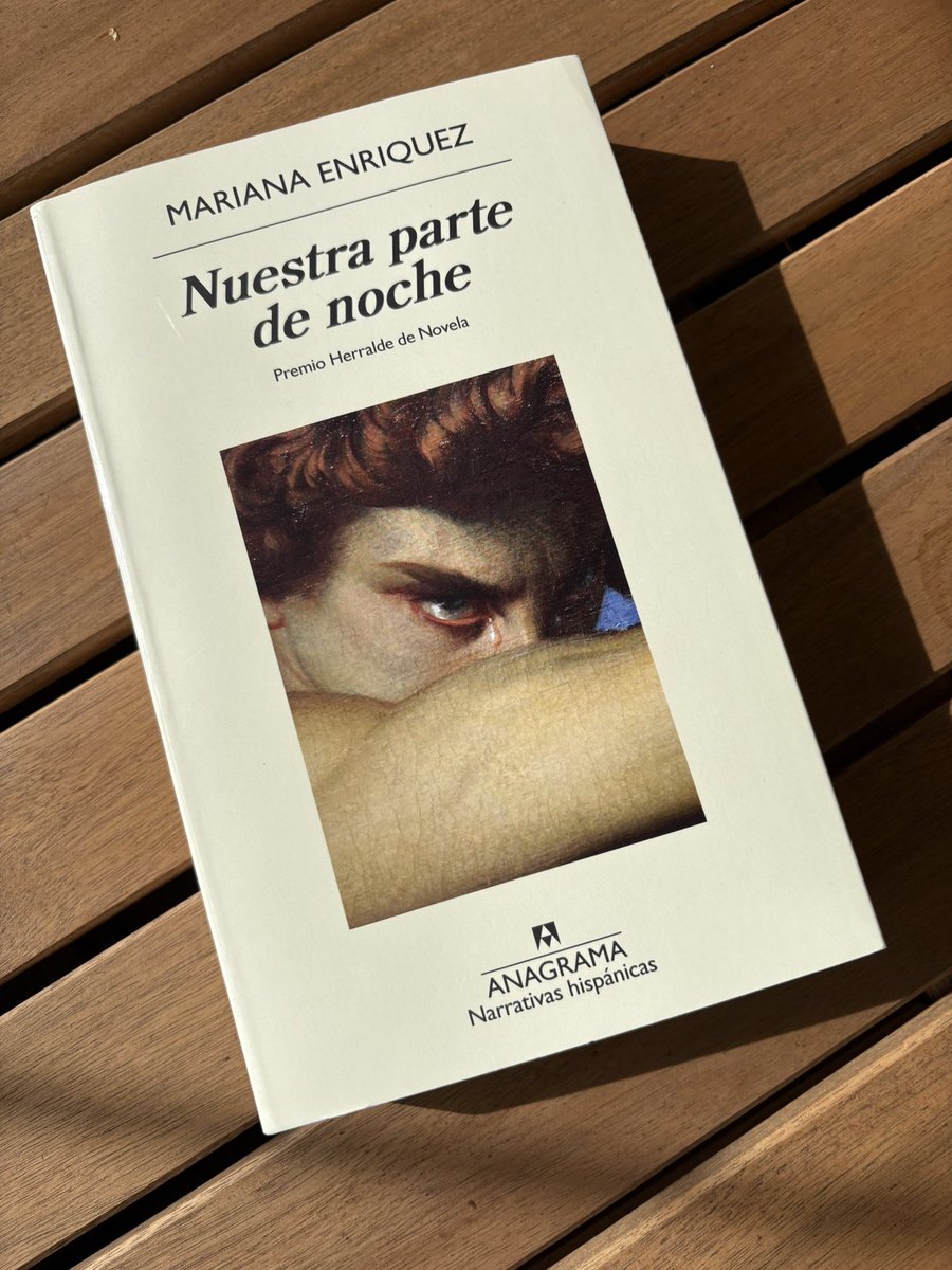 La que lleva la cuenta/el libro que está leyendo