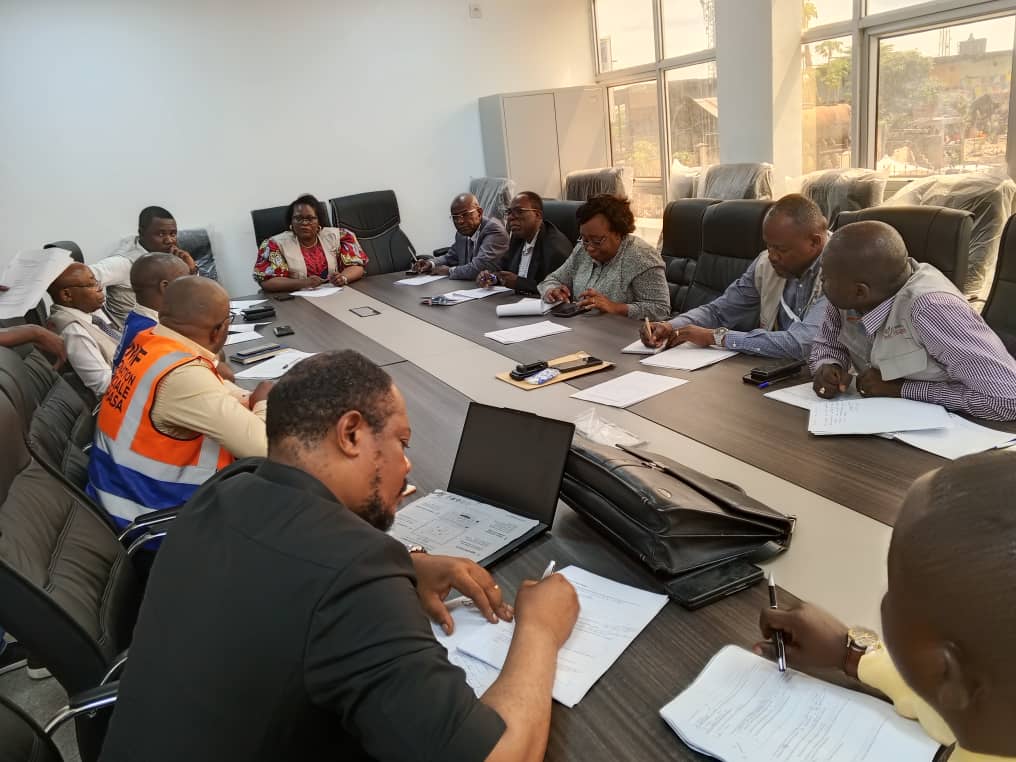 Évaluation des capacités de santé publique à l’Aéroport International de Ndjili

Dans le cadre du renforcement de la qualité des prestations des agents en charge des capacités de santé publique dans les aéroports, la Direction nationale du Programme National d’Hygiène aux