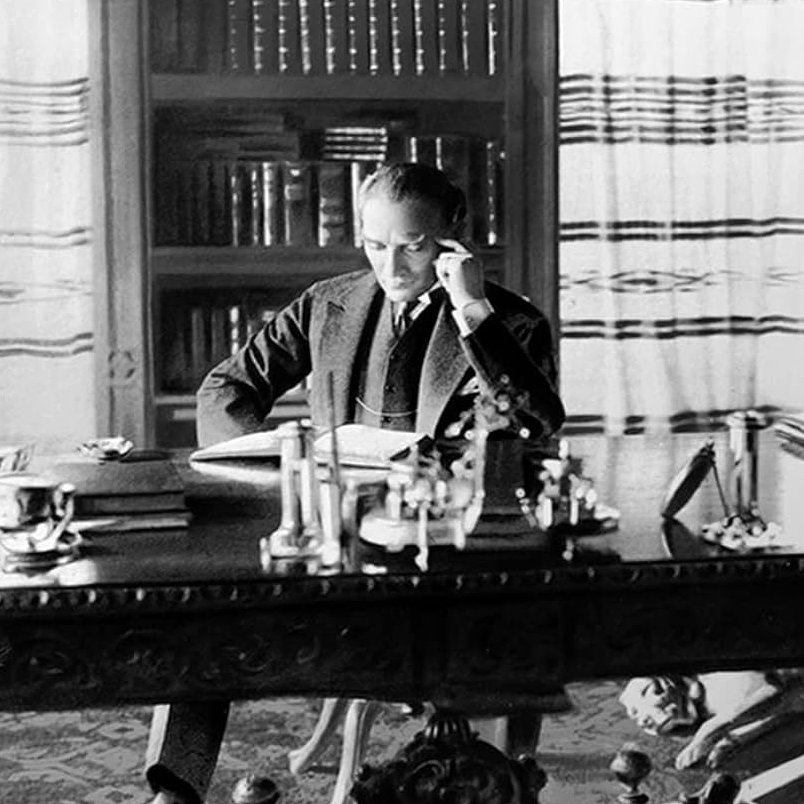 🔴 Atatürk'ün okuduğu yaklaşık 4 bin kitaptaki altını çizdiği cümleler ve notlar dijital erişime açıldı.

🔗anitkabir.com.tr/icerik/9/kitap…