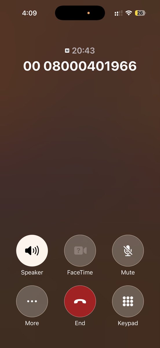 LiveFromALounge's tweet photo. Hey @AppleSupport get better support staff in india, not ones who “hope” and cannot offer the @Apple experience. 20 minutes and the guy hasn’t resolved but said I hope @BlueDart_ will do something and so on. https://t.co/0NXvJoPlk5