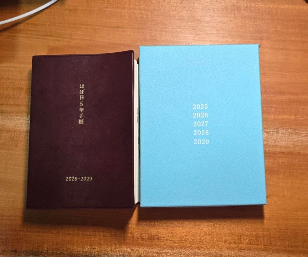 neoheromails's tweet photo. 『 #NeoHeroSale 』 

WTS NCT PH
⋐  HOBONICHI 5 YEAR DIARY 2025 - 2029
      ↝ brand new!!
      ↝ 2500 php each

rfs: Ended up not using it. This is the exchanged copy with better paper. DM me for qs!

🖇️ stationary planners pens cousin avec 2026 weeks journaling journal diary https://t.co/MCbZ2vDbwX