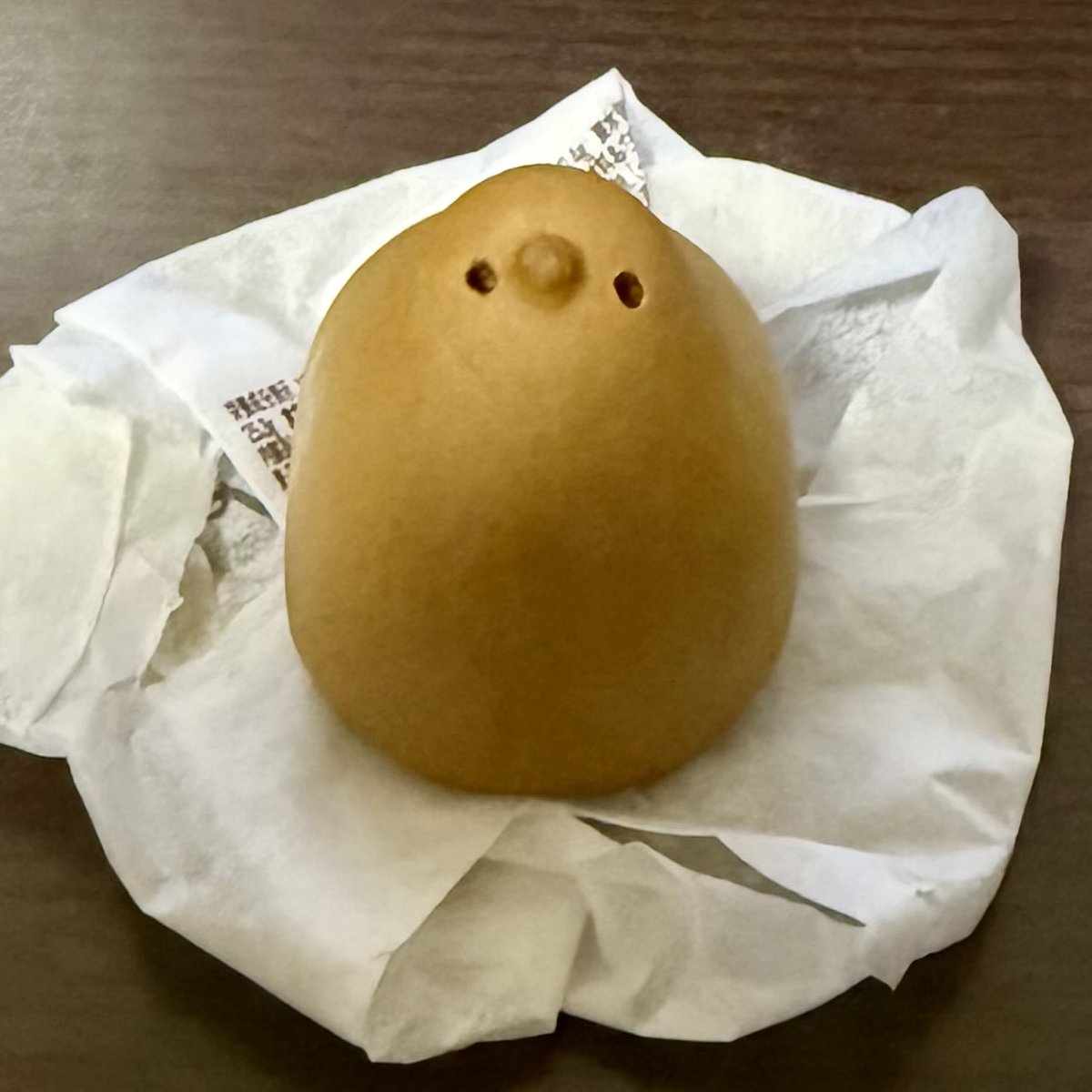 purelightblue21's tweet image. 食後のおやつ🐥⸒⸒
私は頭から食べます
あ！目が合っちゃった😆

#銘菓ひよこ