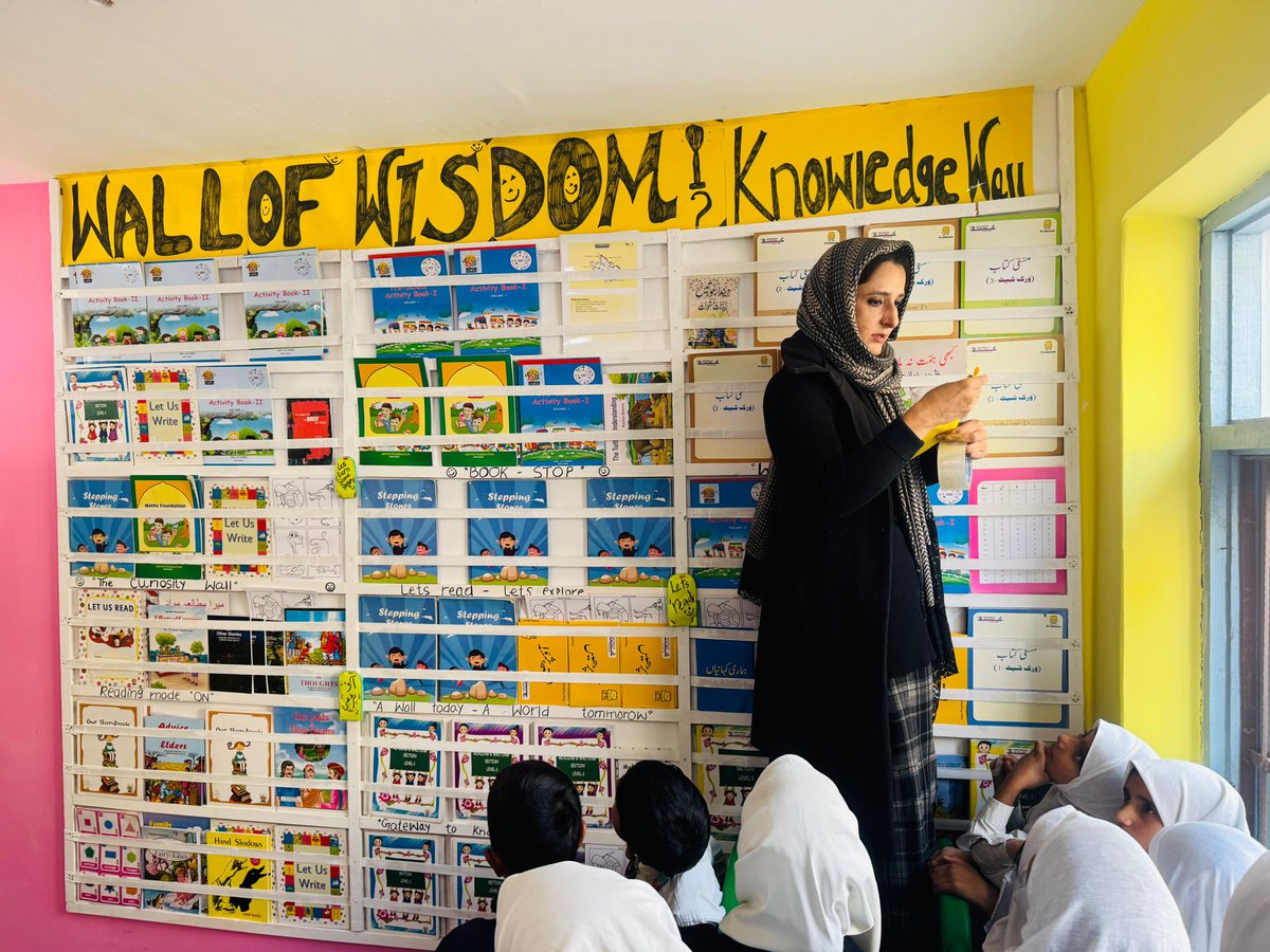 BaramullaCeo's tweet photo. #Vidyanjali5_0 #wallofWisdom, teacher from #AspirationalBlock Singpora Pattan(GMS Gund Qasim) has designed Wall of Wisdom — low-cost racks displaying #ECCE & #FLN books, turning classroom wall into space of imagination and learning.@vidyanjali_edu
@SchoolEdujkut
@mingasherpa https://t.co/qMMmvDLx63