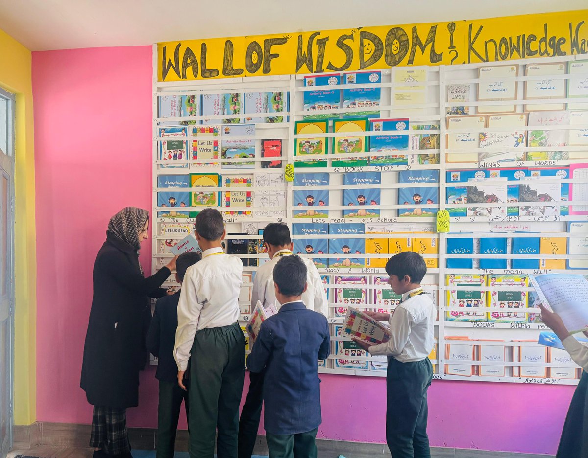 BaramullaCeo's tweet photo. #Vidyanjali5_0 #wallofWisdom, teacher from #AspirationalBlock Singpora Pattan(GMS Gund Qasim) has designed Wall of Wisdom — low-cost racks displaying #ECCE & #FLN books, turning classroom wall into space of imagination and learning.@vidyanjali_edu
@SchoolEdujkut
@mingasherpa https://t.co/qMMmvDLx63