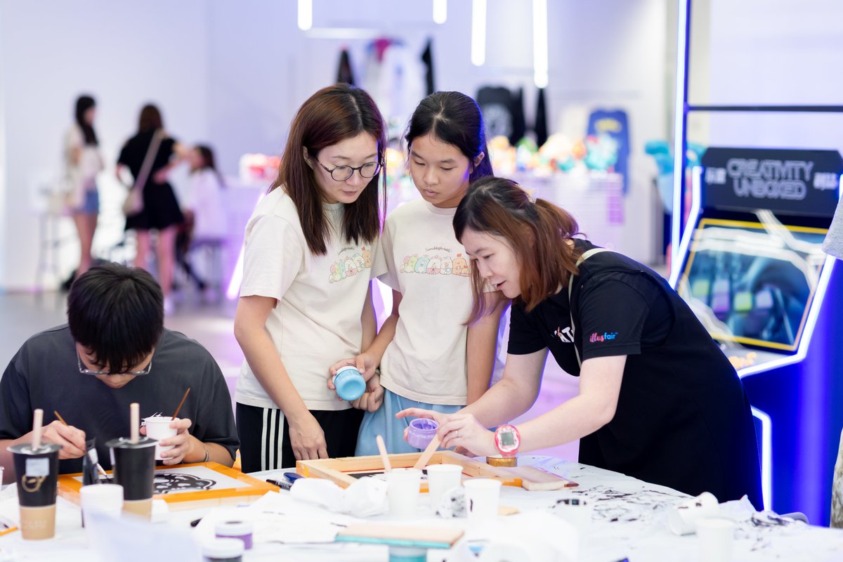 hk_designcentre's tweet image. Revisit Oct’s Design Moments(1) 

Thank you all who joined us at #DXdesignhub for the #DesignEvents! ✨Let’s relive those highlights together, and we look forward to more design enthusiasts to join us!  

1⃣Giant Yarn Bag Workshop 📷2
2⃣Tote Bag Screen Printing Workshop📷3-4