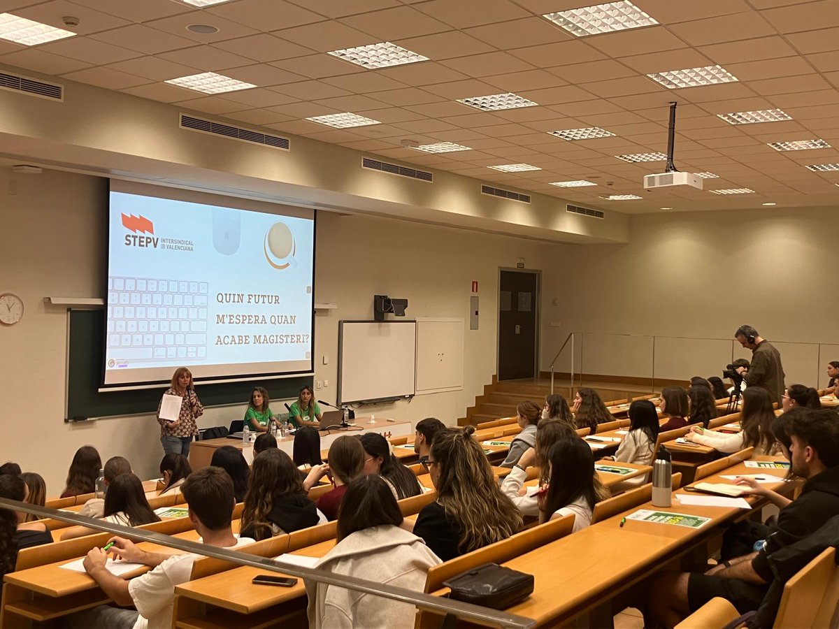 STEPV_Iv's tweet photo. STEPV a la Facultat de Professorat de València en la jornada de matí: “Quin futur m’espera quan acabe Magisteri”.

@IntersindicalV https://t.co/H57VRIuNPp
