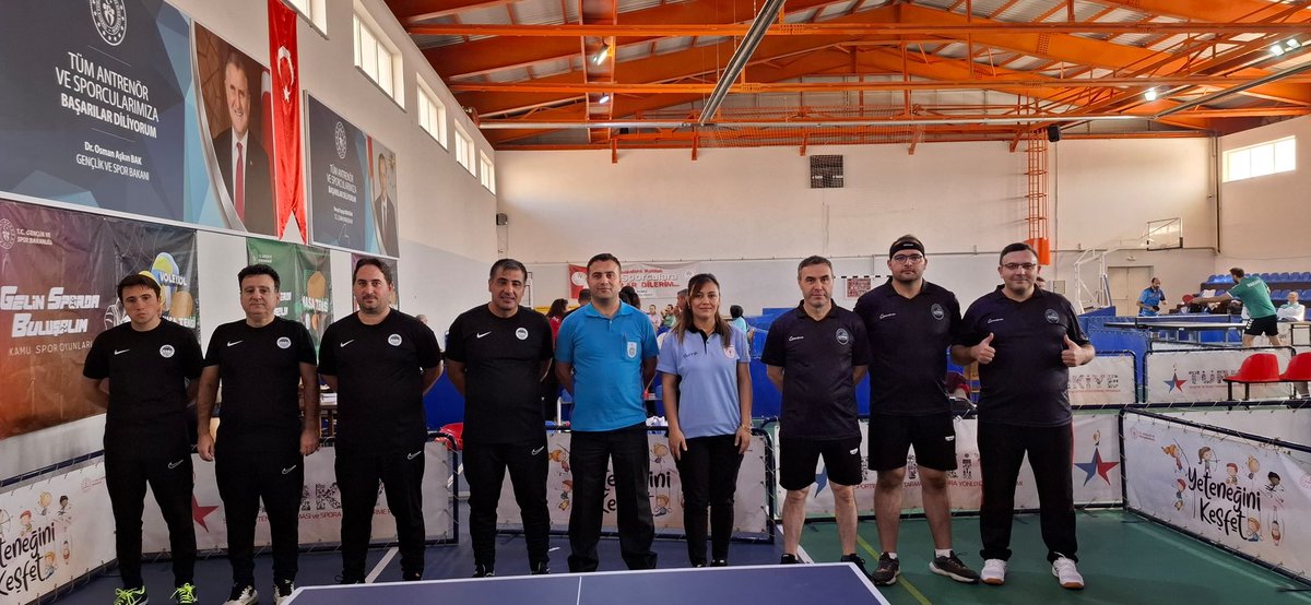 Aksaray_MEM's tweet photo. 🏓 Kamu Spor Oyunları kapsamında Kırıkkale’de düzenlenen İç Anadolu Bölge Müsabakalarına katılan öğretmenlerimizden oluşan Aksaray Erkek Masa Tenisi Takımımız, 17 takım arasından bölge birincisi oldu! 👏

Takımımız, Antalya’daki Türkiye Şampiyonasında ilimizi temsil edecek. 🇹🇷 https://t.co/OnzJZiqJaT