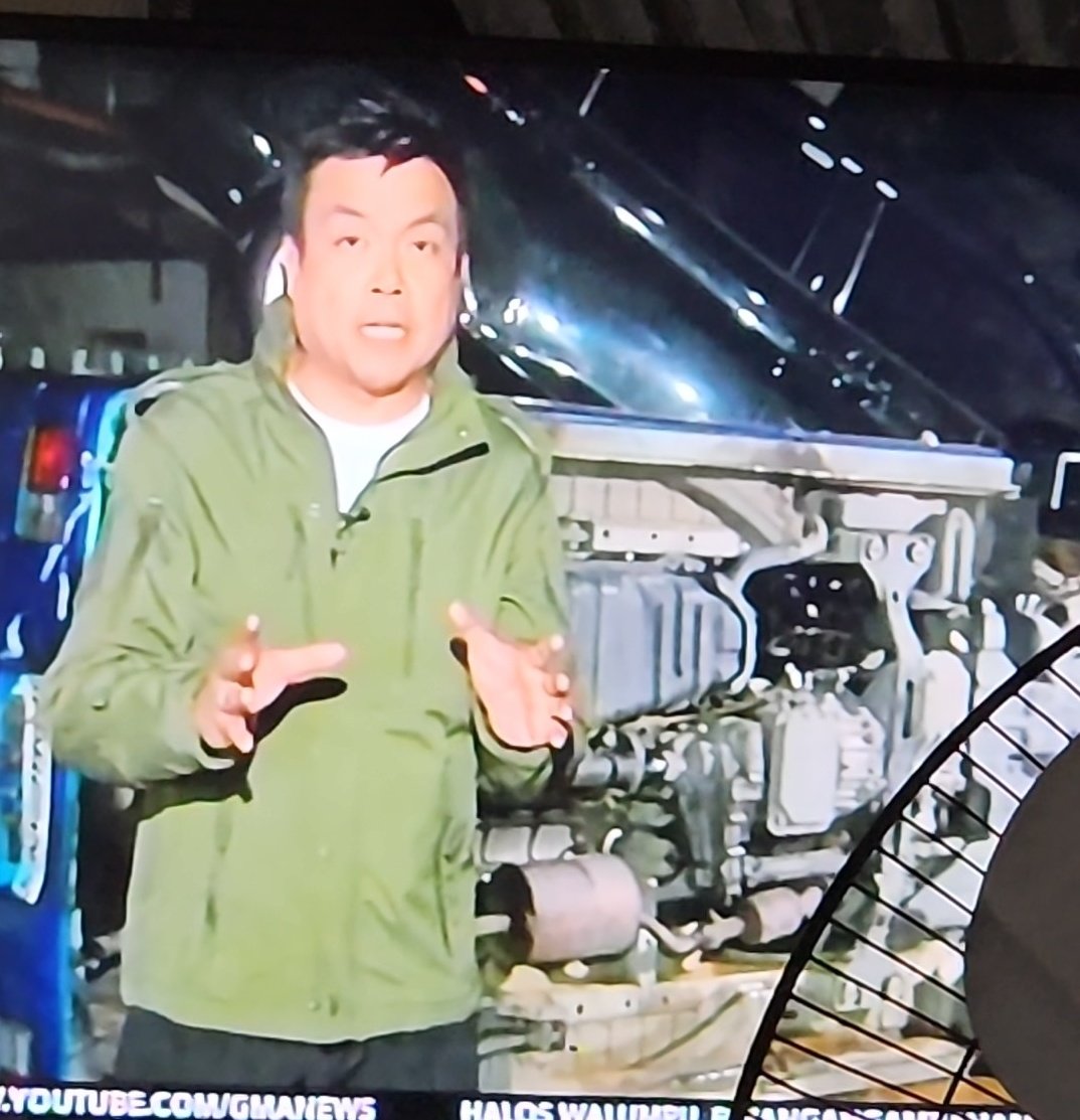 decryptedmind's tweet image. To all my friends and moots in Visayas &amp;amp; Mindanao, please always stay safe. Just saw from news kung gaano katindi ung effect ng bagyo. Dahil sa baha, halos ung mga sasakyan nagkapatong patong. 

Praying for everyone's safety and sana mabilis makapagbigay ng assistance ung LGU.