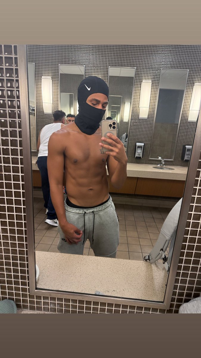 Cedsosmooth's tweet photo. Middle of the night 😈 https://t.co/48BugbF1R2