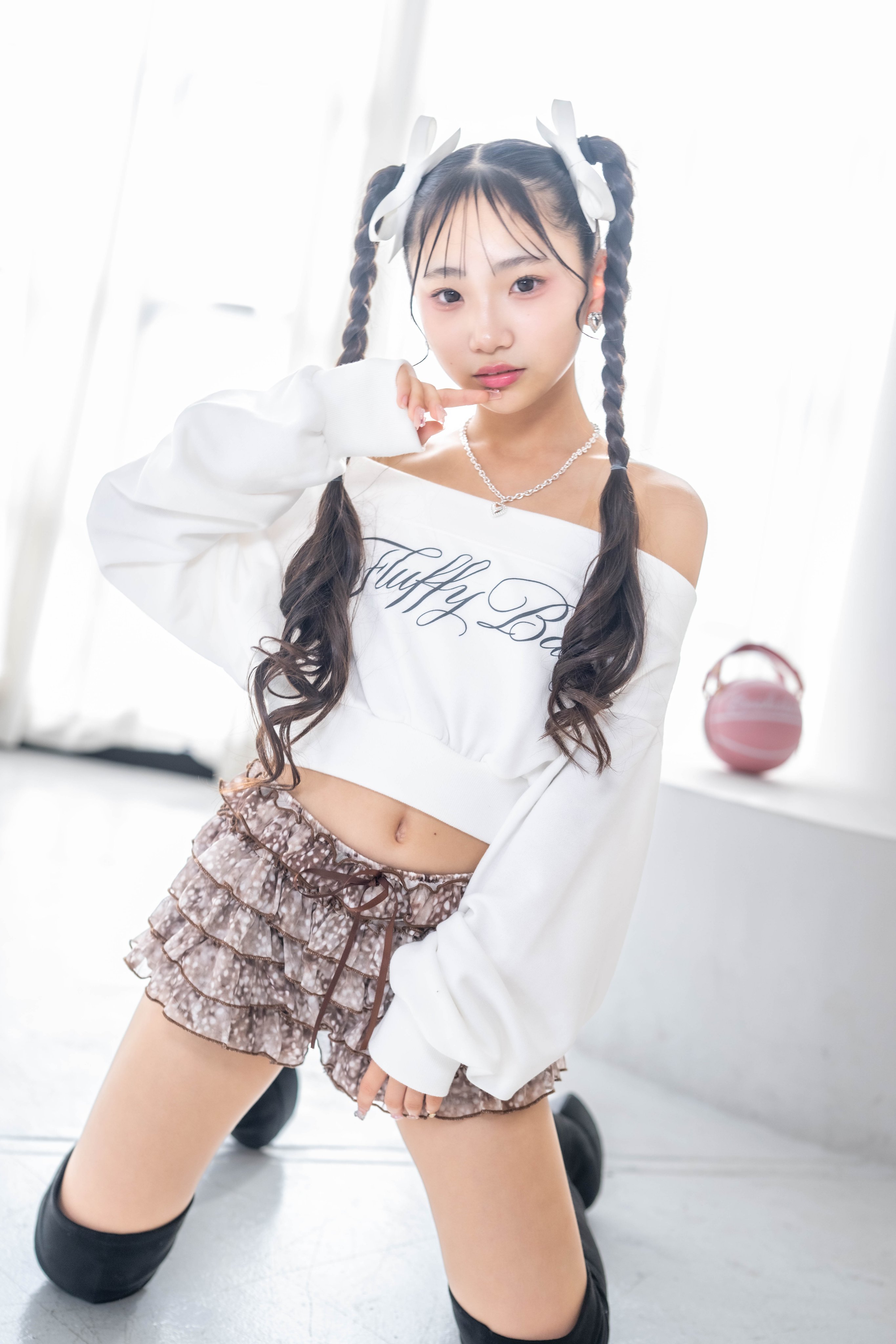 𝐋una - Search / X