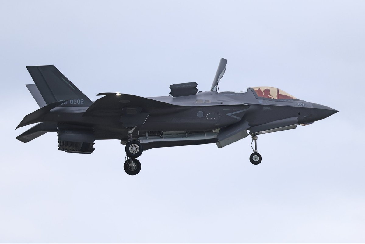 rw28nyutabaruST's tweet image. 202号機によるVLを📸
#JASDF #新田原基地 #F35B