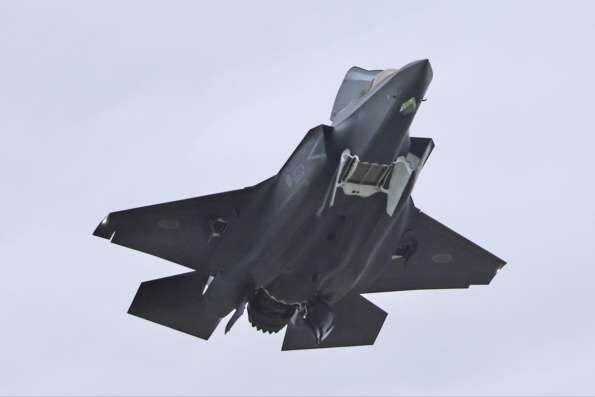 rw28nyutabaruST's tweet image. 202号機によるVLを📸
#JASDF #新田原基地 #F35B