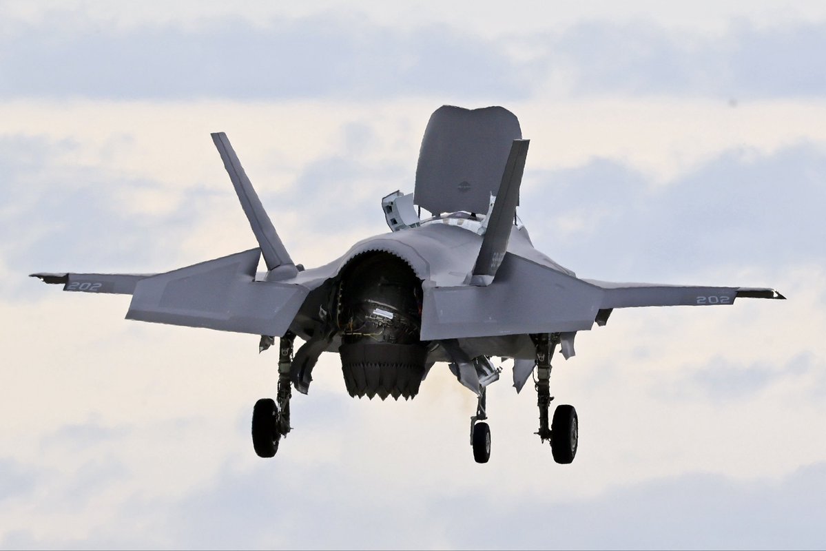 rw28nyutabaruST's tweet image. 202号機によるVLを📸
#JASDF #新田原基地 #F35B