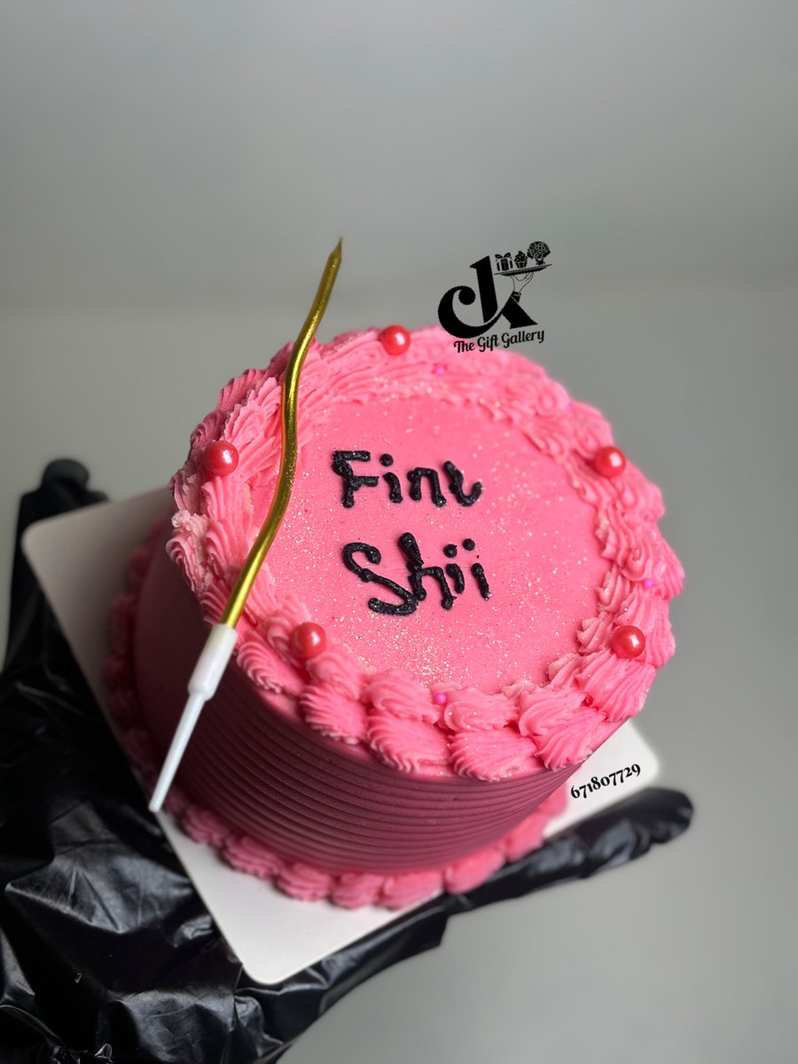 _CandK__'s tweet photo. Cakes from the bakery this morning. 

Size: 4 inches (325g)
Price: 6,000frs
Frosting: buttercream 
Flavor: vanilla 

📍BUEA (671807729) https://t.co/jUXp9E6vn8